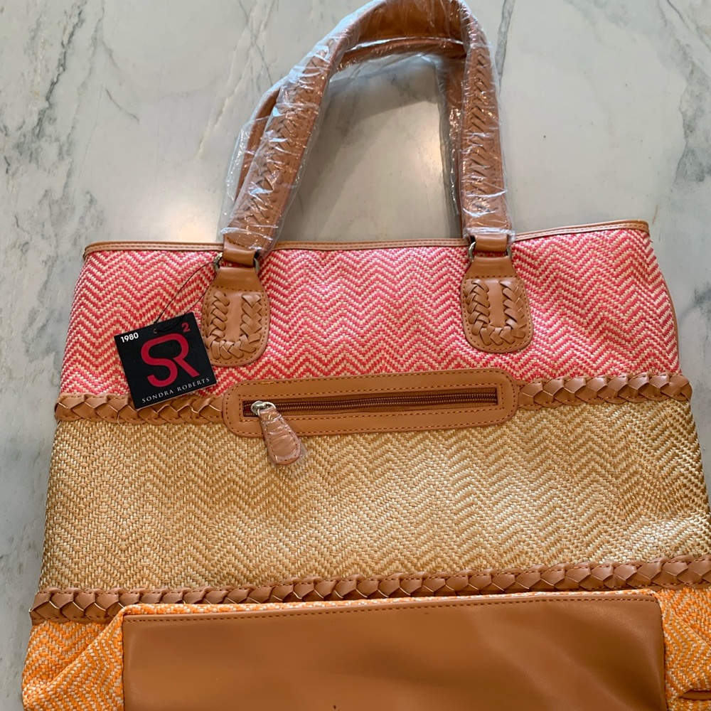 Super cute weave patterned tote 👜 🌻 - Picture 1 of 3